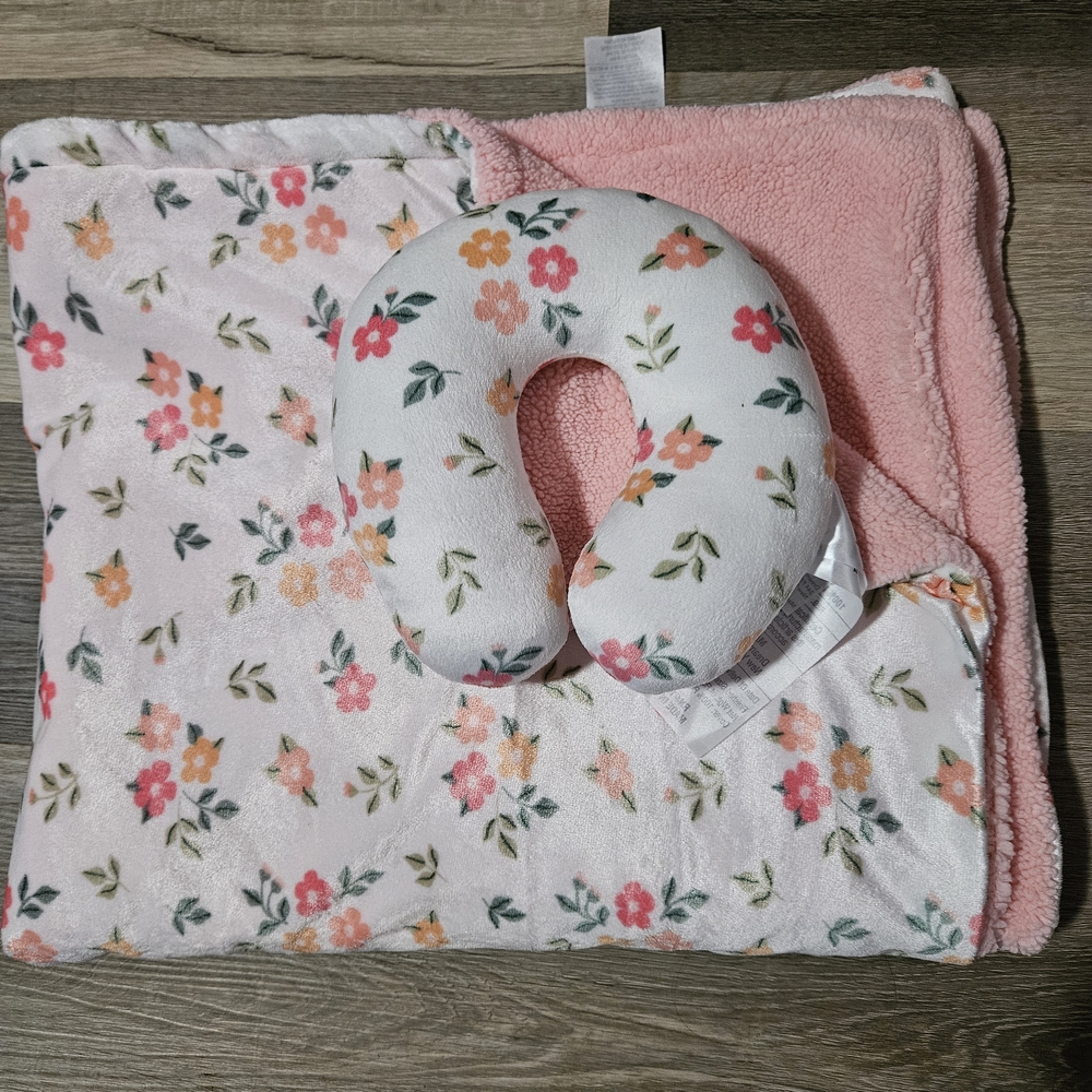💝💝5/$25💝💝Floral Baby Blanket and Neck Pillow Set